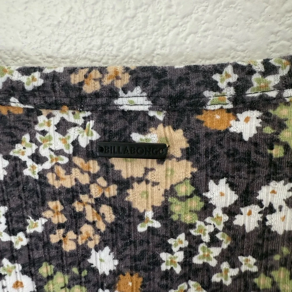 Billabong Long Sleeve Cropped Floral Top Small - Picture 2 of 8